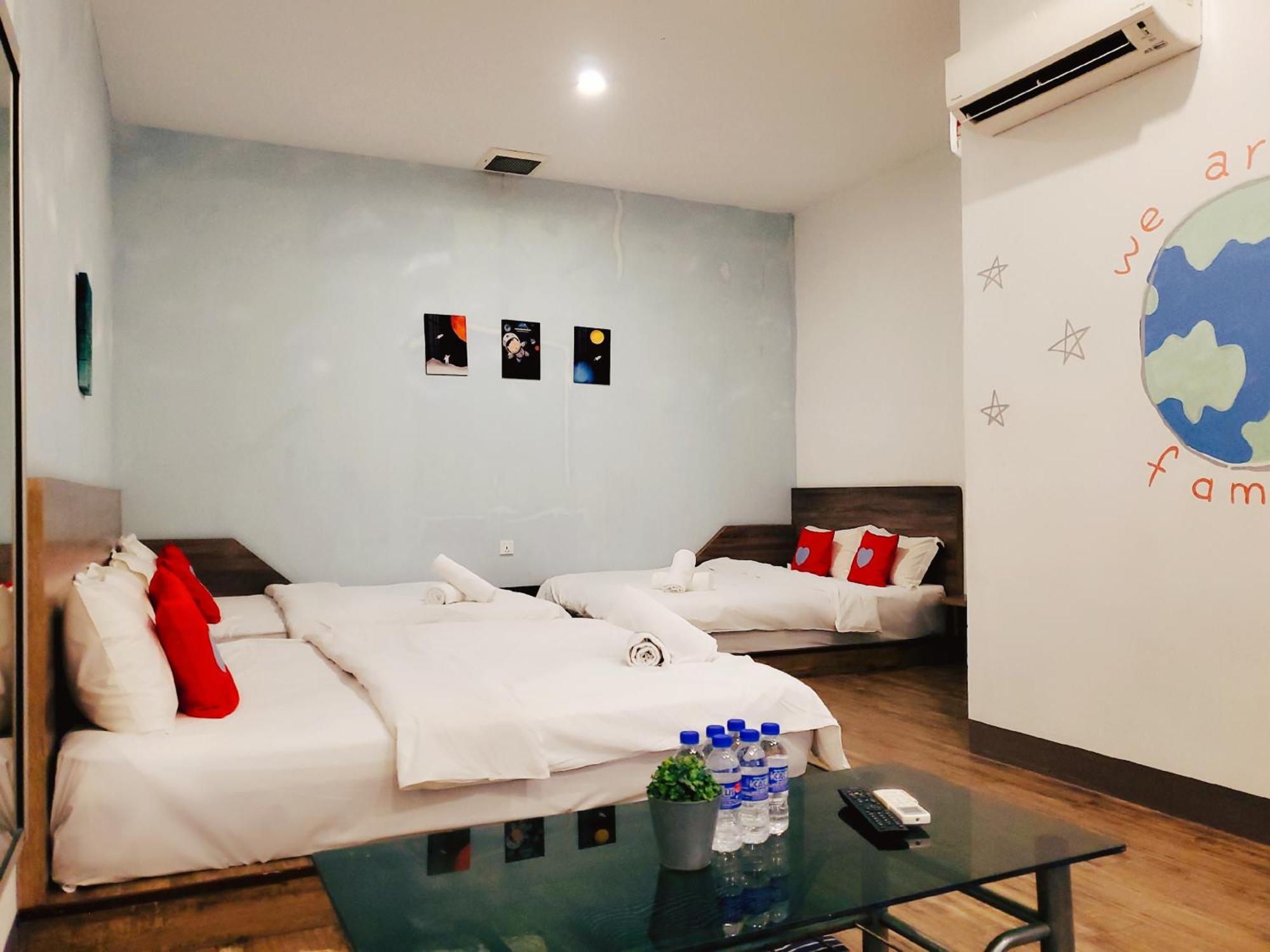 Hotel Winggarden Murals House By Je Boutique