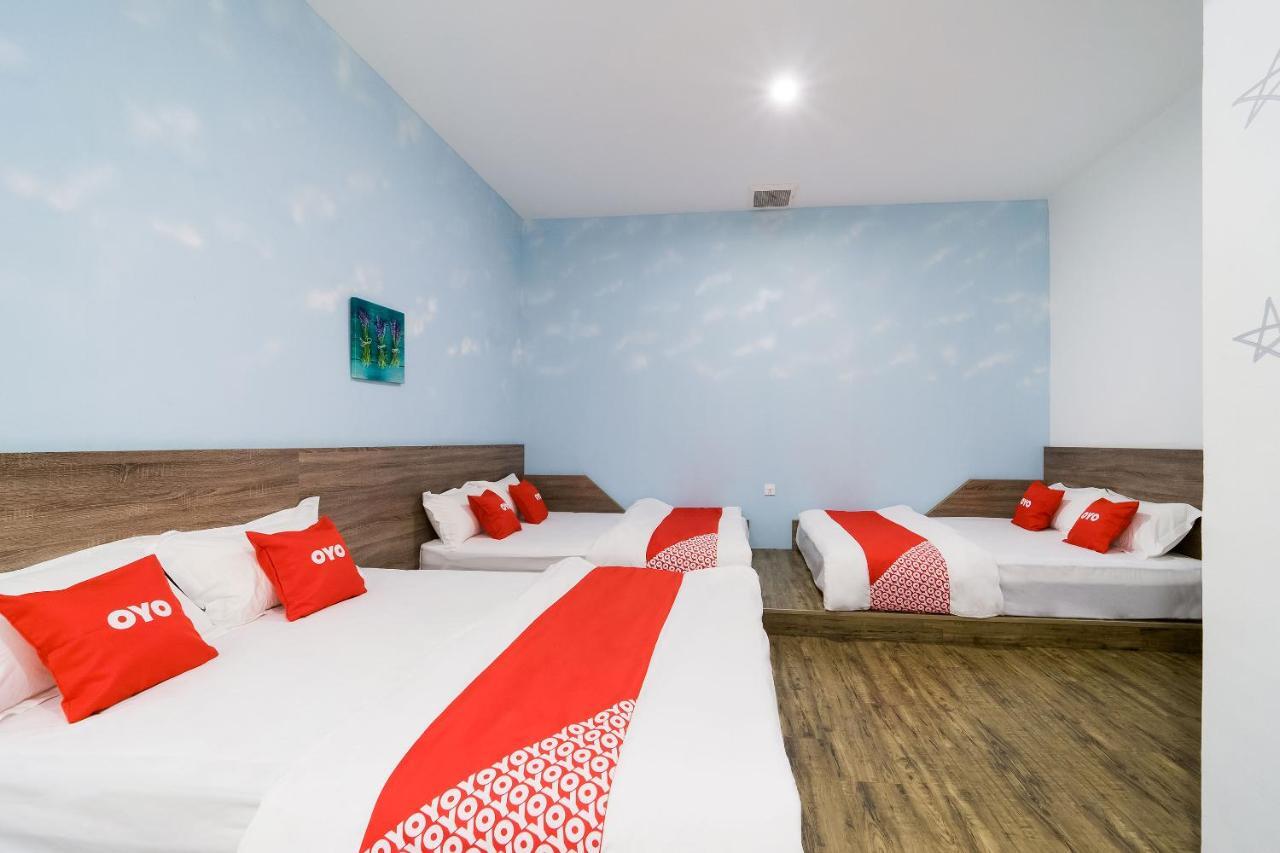 Hotel Winggarden Murals House By Je Boutique